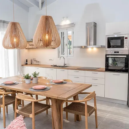 Summer Breeze Villa Tzamarelata